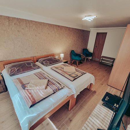 Ubytovani U Parku Леднице Экстерьер фото